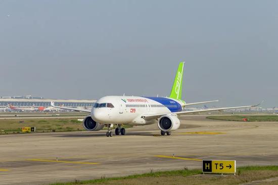 “C919全球首单正式落地 东航与中国商飞正式签署首批C919购机合同