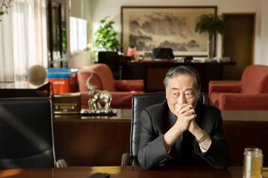 宗庆后:我看过太多大企业倒下 要放手让女儿自己去做