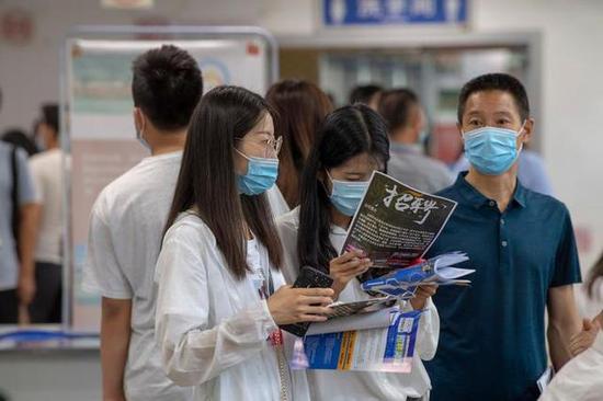 重庆28岁女子应聘被要求书面保证怀孕主动辞职 社保局出手