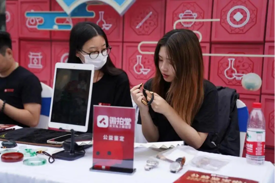 开店1个月充值近两万元 比假货更深的是微拍堂