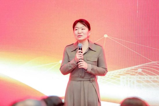 曹静、管培学友代表捐赠奖学金的班级发言