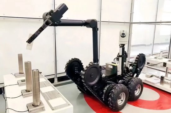 ▲农业银行上海分行维持高手艺企业研发的消防熄灭智能机器东谈主