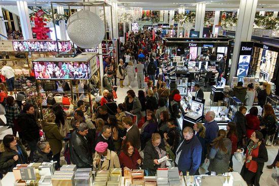 美媒:对华加税让圣诞购物更昂贵 民众或被迫缩
