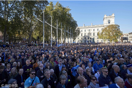 10月20日,英国伦敦70万人大游走,呼吁对脱欧进走第二次公投。(视觉中国)