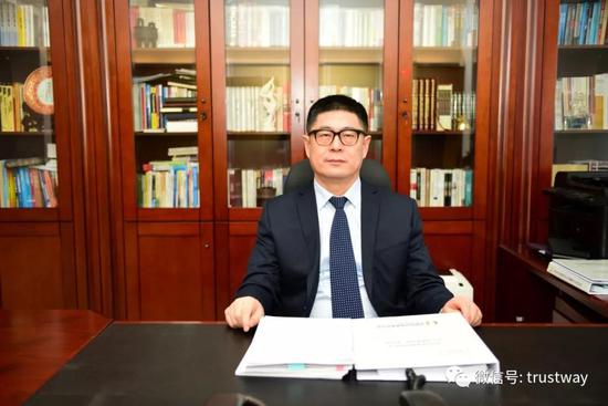 华宸信托党委书记,董事长  田跃勇:在这秋风送爽,硕果累累的美好时节