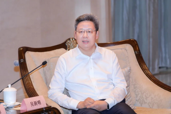 "亚布力论坛企业家抵达昆山后,受到昆山市委书记吴新明的接见与欢迎.