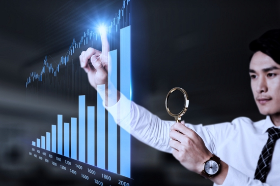 “千亿顶流谢治宇直播发声：当前市场不存在特别大的风险！磨底阶段，对基民最重要的事情是？