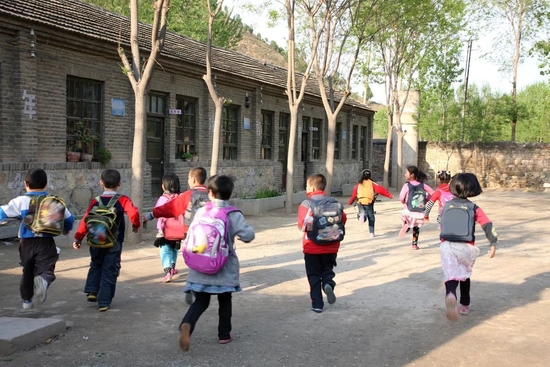 俞敏洪对话李国庆 你也太小气了吧 女朋友出国 你借钱给她还要写借条啊 新浪财经 新浪网