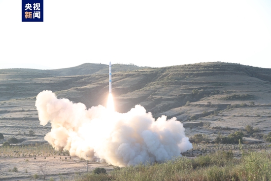 “运载火箭”我国成功发射试验十四号和试验十五号卫星
