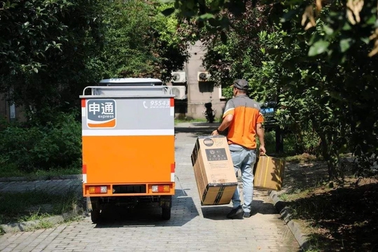 在消费者眼中的快递几乎等于电商