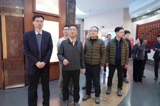 三星(中国)半导体有限公司董事长朴性昱一行到西凤集团公司考察交流