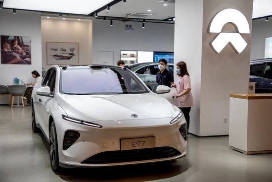 蔚来换电，骑虎难下