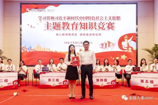 　　（图右：孙乃波）