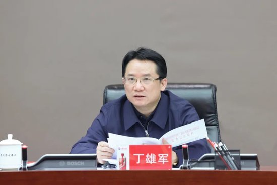 主持会议并讲话,党委副书记王莉,党委委员滕建勇,段建桦,刘刚,涂华彬