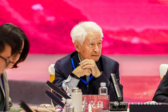 季老已届耄耋之年,年龄并未消减季克良对酿酒事业的兴趣