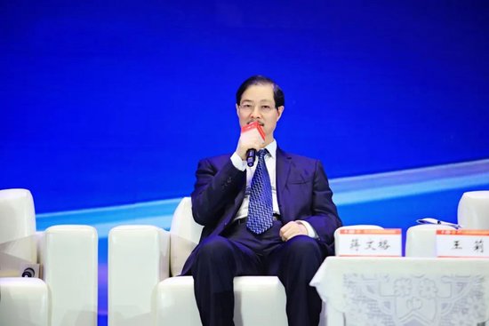 这场活动上,五粮液董事长曾从钦做起"讲解员"