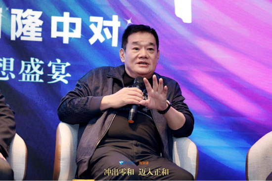 成都大成银通商贸有限公司董事长唐松林作为全场唯一经销商,在对涨价