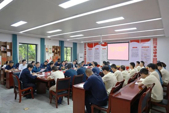 丁雄军下沉蹲点调研基层:引导员工主动适应,支持和拥护公司各项改革