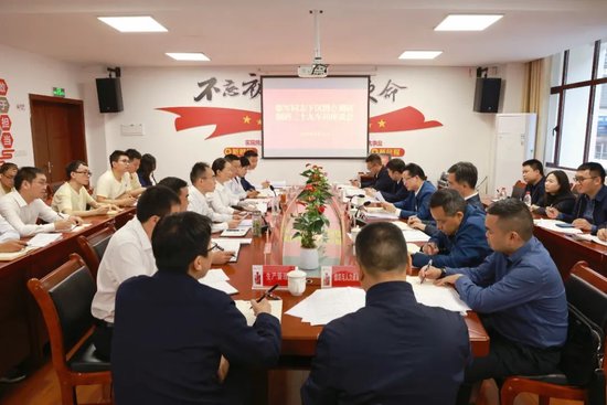 丁雄军下沉蹲点调研基层:引导员工主动适应,支持和拥护公司各项改革