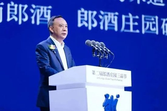 随后在2002年,汪俊林以4.9亿元的价格把郎酒收入麾下.