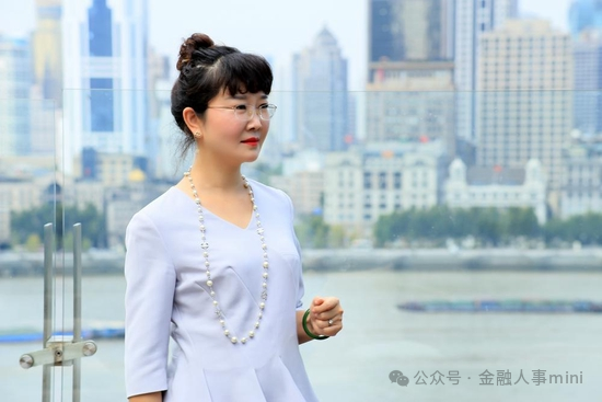 在如此尴尬的情况下,基金人事最新获悉,浙商基金副总经理王瑞华拟离职