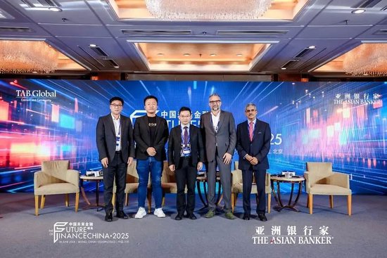 环节嘉宾从左至右：龚炯、李江玕、刘功润、欧阳利文、T. S. Shankar
