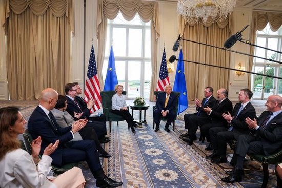 当地时间2025年7月27日，苏格兰坦贝利，美国总统特朗普与欧盟委员会主席冯德莱恩举行会晤。 IC photo