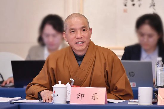 ◎&nbsp;2024年3月，全国人大代表印乐法师参加“两会”