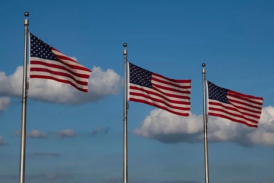 这是2020年8月19日在美国华盛顿拍摄的美国国旗。新华社记者刘杰摄