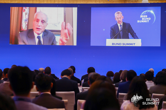 2025年10月23日，鲁宾与黄益平在2025外滩年会上展开对话