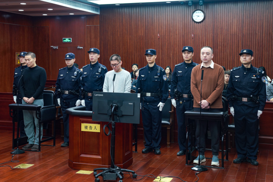 图源：“上海二中院”微信公众号（右一被告人为林强）