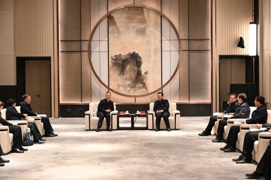 农业银行董事长谷澍与雄安新区党工委书记张国华举行工作会谈