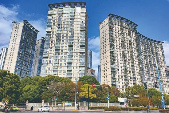 火山视频:麦德龙-64套千万豪宅1日售罄，爆卖40亿，什么信号？