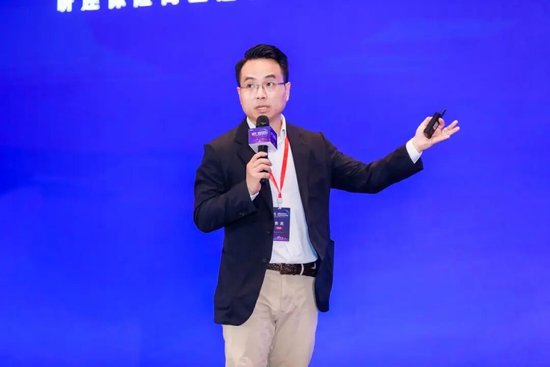 爱康集团轮值总裁 &nbsp;周晓江