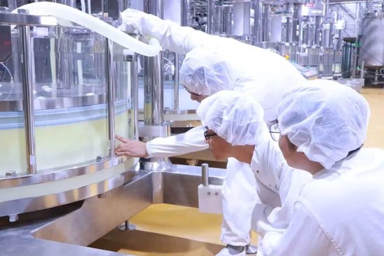 |&nbsp;调试阶段，飞鹤研发人员反复开展复盘研讨