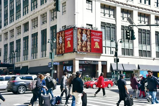 大型户外广告仍是海外市场电影宣发的重要渠 道。