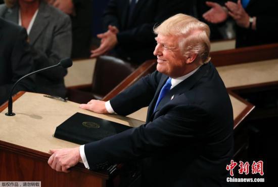 资料图：2018年1月30日晚，美国总统特朗普在美国国会大厦发表国情咨文。