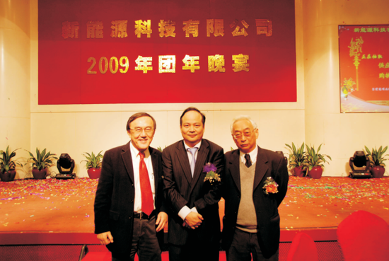 这张合影里面的三人，现在只剩下中间的一个/图源：陈棠华博士纪念集