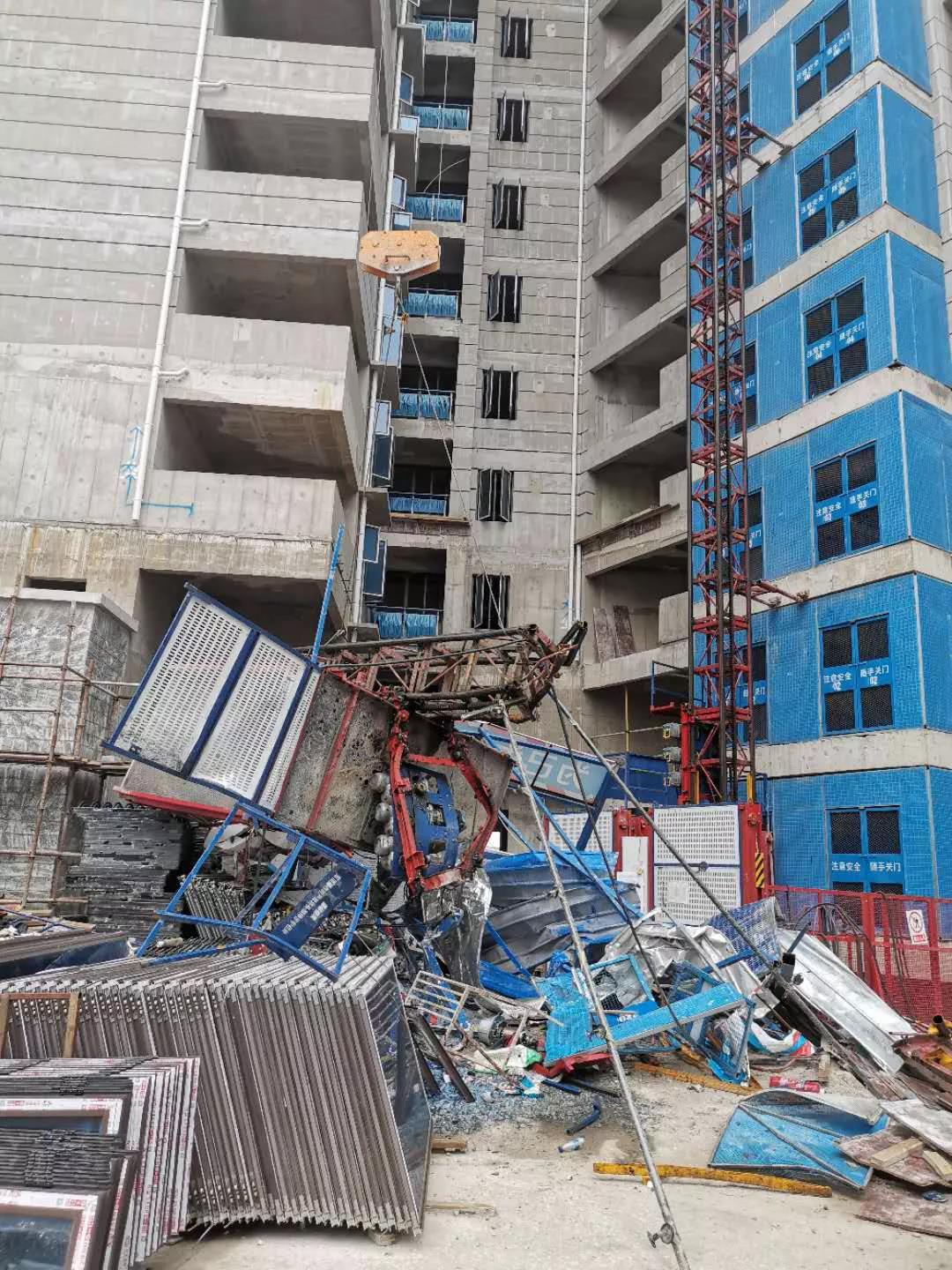 广西玉林碧桂园凤凰城升降机坠落致6死调查报告公布 7人被追刑责