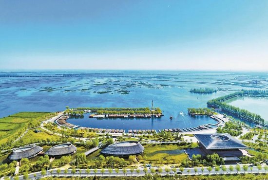 风景宜人的白洋淀旅游码头（雄安新区宣传网信局供图）