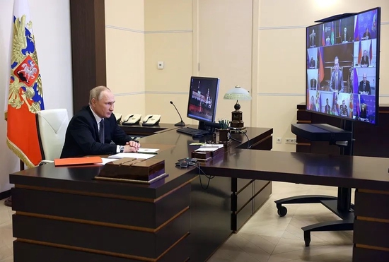 当地时间2022年10月19日，俄罗斯莫斯科，俄罗斯总统普京在新奥加廖沃官邸线上主持俄联邦安全会议。图源：人民视觉
