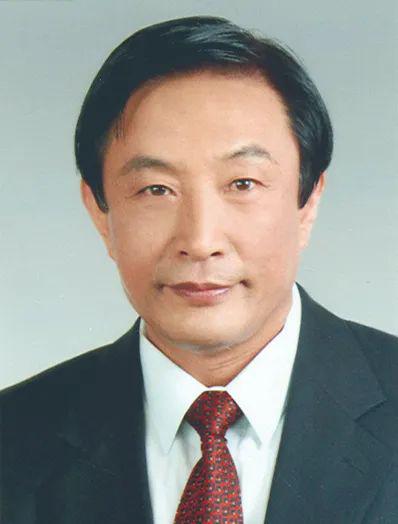 《中国金融》70年70人特别谈|马永伟谈中国保险业稳步发展