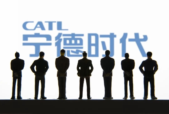 “谁在“逼”宁德时代报警