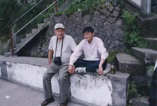 马云陪KEN在杭州