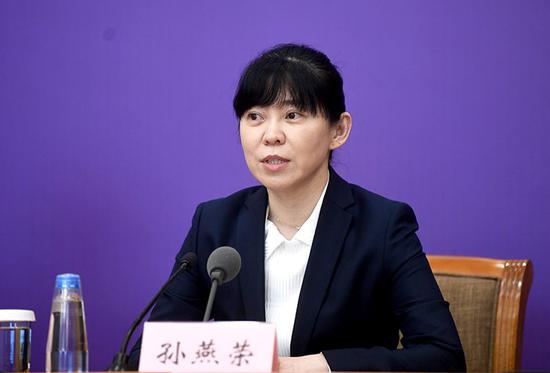 科技部生物中心副主任孙燕荣回答记者提问.