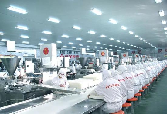 不过,随手在网络上搜索,就能轻松找到多条公司产品涉及食品安全问题。