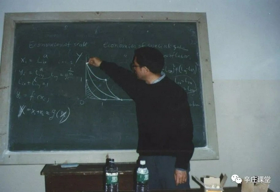 杨小凯在北大授课（1996年12月）