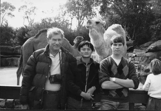 Ken和戴维带马云一起去了悉尼的塔龙加动物园(Taronga Park Zoo)