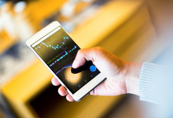 A股牛年首日高开低走 白马下跌小盘起舞市场风格在切换？