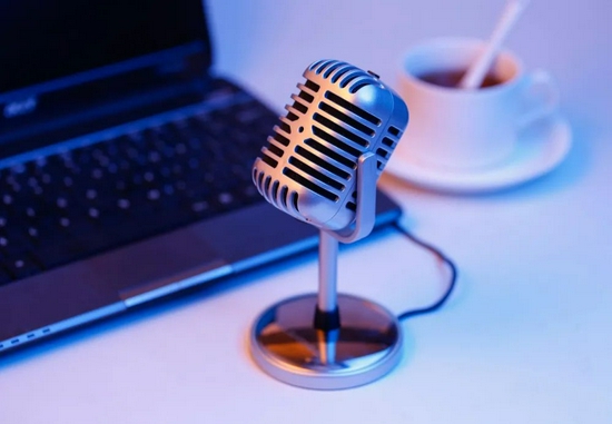 搞副业、玩滑板、做KOL，不加班的大厂员工“活”过来了